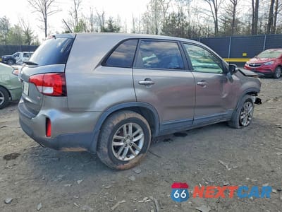Trzecie zdjęcie samochodu z tyłu: 2014 KIA SORENTO LX VIN:5XYKTCA6XEG535004 - miniatura