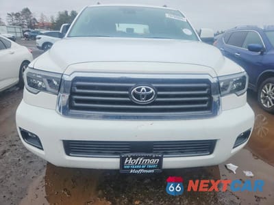 Piąte zdjęcie samochodu w środku: 2018 TOYOTA SEQUOIA SR5 VIN:5TDBY5G19JS164472 - miniatura