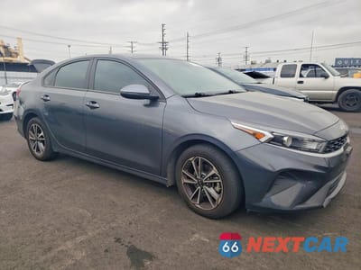 Czwarte zdjęcie samochodu z boku: 2023 KIA FORTE LXS VIN:3KPF24AD6PE681781 - miniatura