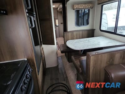 Zdjęcie 6 z 10 samochodu: 2019 KEYSTONE BULLET CAMPER VIN:4YDT30824KT431305 - miniatura