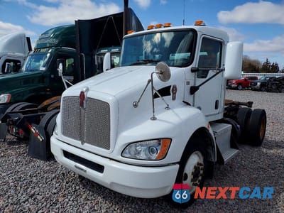 Drugie zdjęcie samochodu z przodu: 2015 KENWORTH T330 SEMI TRUCK VIN:2XKHAJ7X1FM462639 - miniatura