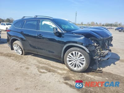 Czwarte zdjęcie samochodu z boku: 2021 TOYOTA HIGHLANDER PLATINUM VIN:5TDFZRBH4MS149179 - miniatura