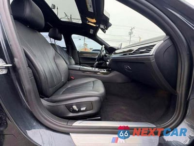 Piąte zdjęcie samochodu w środku: 2019 BMW 740 I VIN:WBA7E2C58KB218257 - miniatura