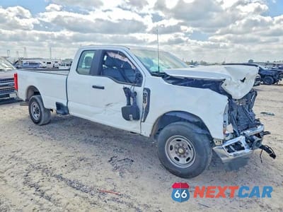 Czwarte zdjęcie samochodu z boku: 2024 FORD F250 SUPER DUTY VIN:1FT8X2AA9REF12115 - miniatura