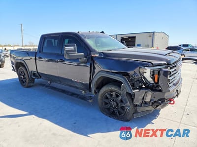 Czwarte zdjęcie samochodu z boku: 2024 GMC SIERRA K2500 AT4 VIN:1GT49PEYXRF230346 - miniatura