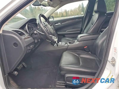 Zdjęcie 7 z 13 samochodu: 2019 CHRYSLER 300 LIMITED VIN:2C3CCAKG2KH631534 - miniatura