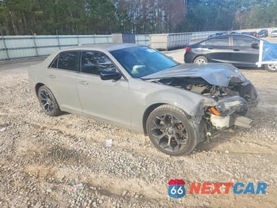 Czwarte zdjęcie samochodu z boku: 2019 CHRYSLER 300 TOURING VIN:2C3CCAAG8KH569610 - miniatura