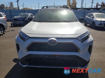 Piąte zdjęcie samochodu w środku: 2024 TOYOTA RAV4 PRIME XSE VIN:JTMFB3FV5RD226808 - miniatura
