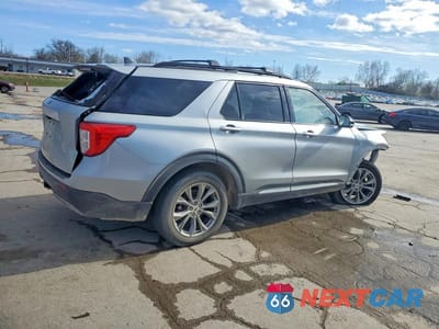 Trzecie zdjęcie samochodu z tyłu: 2022 FORD EXPLORER XLT VIN:1FMSK8DH3NGB98035 - miniatura