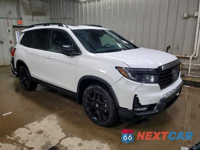 Czwarte zdjęcie samochodu z boku: 2025 HONDA PASSPORT BLACK EDITION VIN:5FNYF8H84SB011663 - miniatura