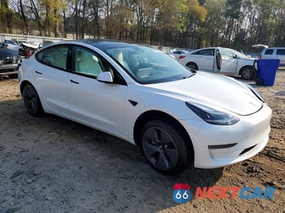Czwarte zdjęcie samochodu z boku: 2022 TESLA MODEL 3 VIN:5YJ3E1EB3NF114324 - miniatura