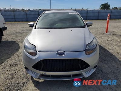 Piąte zdjęcie samochodu w środku: 2013 FORD FOCUS ST VIN:1FADP3L98DL325191 - miniatura