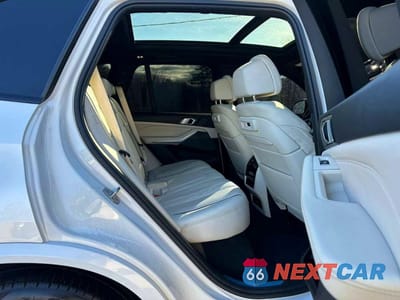 Zdjęcie 6 z 10 samochodu: 2019 BMW X5 XDRIVE40I VIN:5UXCR6C58KLL63840 - miniatura