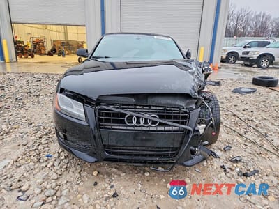 Piąte zdjęcie samochodu w środku: 2011 AUDI A5 PREMIUM PLUS VIN:WAULFAFR0BA056425 - miniatura