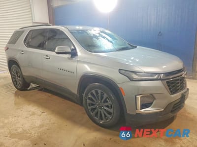 Czwarte zdjęcie samochodu z boku: 2023 CHEVROLET TRAVERSE RS VIN:1GNEVJKW9PJ290085 - miniatura
