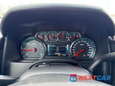 Zdjęcie 8 z 11 samochodu: 2019 CHEVROLET SUBURBAN K1500 LT VIN:1GNSKHKC2KR230329 - miniatura