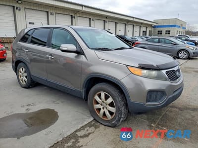 Czwarte zdjęcie samochodu z boku: 2012 KIA SORENTO LX VIN:5XYKT3A18CG229985 - miniatura