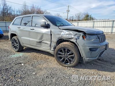 Czwarte zdjęcie samochodu z boku: 2020 JEEP GRAND CHEROKEE LAREDO VIN:1C4RJFAG7LC199375 - miniatura