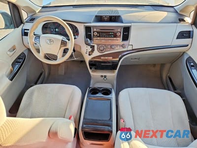 Zdjęcie 8 z 13 samochodu: 2011 TOYOTA SIENNA LE 8-PASSENGER VIN:5TDKK3DC4BS107898 - miniatura