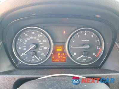 Zdjęcie 9 z 12 samochodu: 2015 BMW X1 XDRIVE35I VIN:WBAVM5C56FVV95203 - miniatura