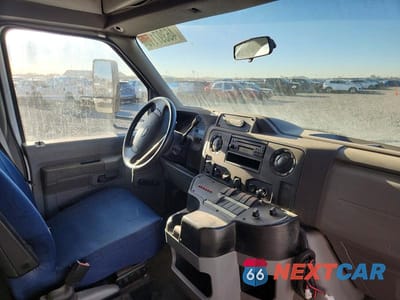 Piąte zdjęcie samochodu w środku: 2016 FORD ECONOLINE E350 SUPER DUTY CUTAWAY VAN VIN:1FDEE3FL3GDC03750 - miniatura