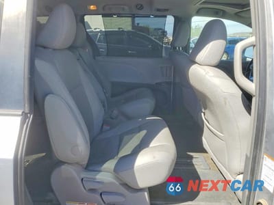 Zdjęcie 11 z 13 samochodu: 2016 TOYOTA SIENNA XLE 8-PASSENGER VIN:5TDYK3DC8GS707633 - miniatura
