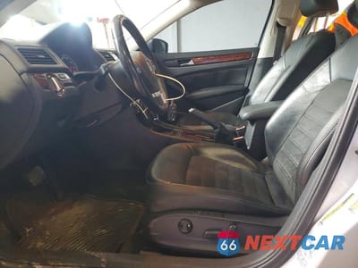 Zdjęcie 7 z 11 samochodu: 2012 VOLKSWAGEN PASSAT SEL VIN:1VWCH7A37CC108378 - miniatura