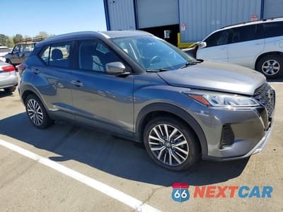 Czwarte zdjęcie samochodu z boku: 2021 NISSAN KICKS SV VIN:3N1CP5CV9ML472027 - miniatura