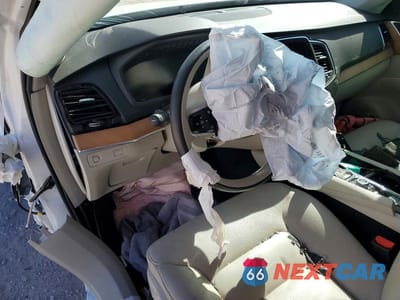 Zdjęcie 8 z 13 samochodu: 2021 VOLVO XC90 T6 MOMENTUM VIN:YV4A22PK2M1683639 - miniatura