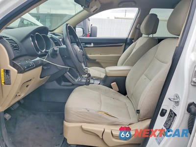 Zdjęcie 7 z 13 samochodu: 2013 KIA SORENTO LX VIN:5XYKTDA29DG403076 - miniatura