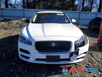 Piąte zdjęcie samochodu w środku: 2019 JAGUAR F-PACE PREMIUM VIN:SADCJ2FXXKA366088 - miniatura