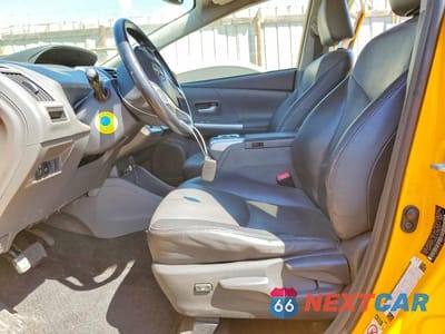 Zdjęcie 7 z 13 samochodu: 2014 TOYOTA PRIUS V FIVE VIN:JTDZN3EU0E3328661 - miniatura