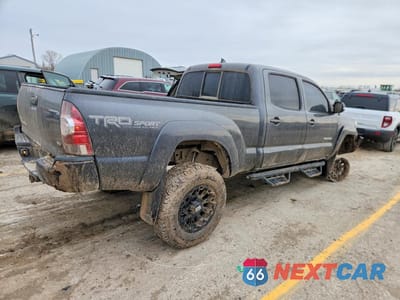 Trzecie zdjęcie samochodu z tyłu: 2015 TOYOTA TACOMA V6 VIN:3TMMU4FNXFM083362 - miniatura