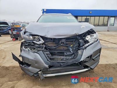 Piąte zdjęcie samochodu w środku: 2018 NISSAN ROGUE SV VIN:KNMAT2MV8JP618298 - miniatura