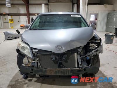 Piąte zdjęcie samochodu w środku: 2014 TOYOTA SIENNA XLE 8-PASSENGER VIN:5TDYK3DC0ES412247 - miniatura