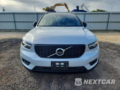 Piąte zdjęcie samochodu w środku: 2020 VOLVO XC40 T5 R-DESIGN VIN:YV4162UMXL2249942 - miniatura