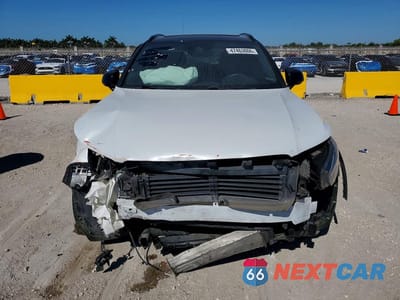 Piąte zdjęcie samochodu w środku: 2020 VOLVO XC40 T4 R-DESIGN VIN:YV4AC2HM0L2172694 - miniatura