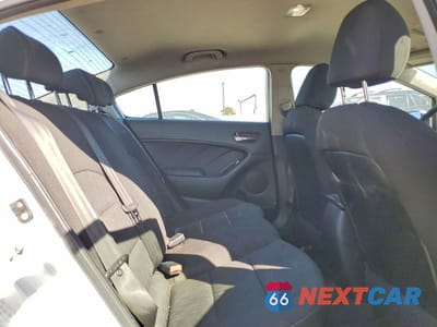 Zdjęcie 10 z 12 samochodu: 2016 KIA FORTE LX VIN:KNAFK4A69G5544134 - miniatura