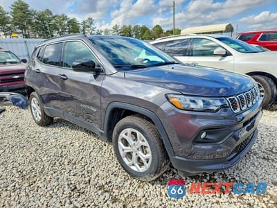 Czwarte zdjęcie samochodu z boku: 2024 JEEP COMPASS LATITUDE VIN:3C4NJDBN4RT149997 - miniatura