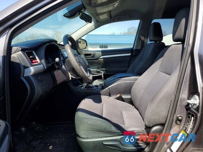 Zdjęcie 7 z 12 samochodu: 2017 TOYOTA HIGHLANDER LE VIN:5TDBZRFH3HS427097 - miniatura