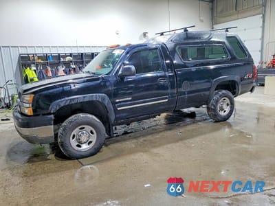 2004 CHEVROLET SILVERADO K2500 HEAVY DUTY 1GCHK24U44E130698 - główne zdjęcie licytacji z USA - miniatura
