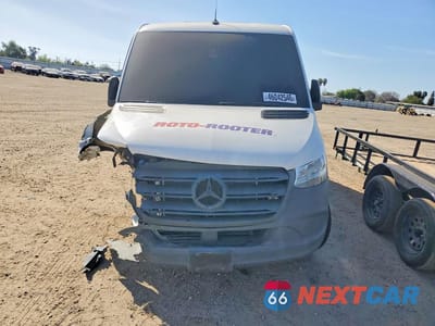 Piąte zdjęcie samochodu w środku: 2022 MERCEDES BENZ SPRINTER 2500 UTILITY / SERVICE VAN VIN:W1Y4EBHY3NT101611 - miniatura