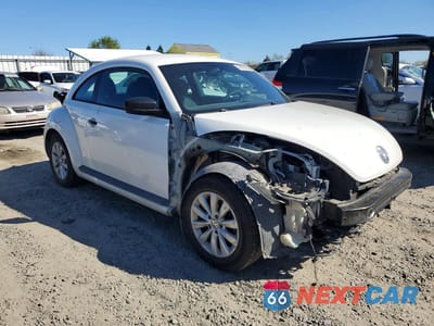 Czwarte zdjęcie samochodu z boku: 2014 VOLKSWAGEN BEETLE VIN:3VWFP7AT3EM620673 - miniatura