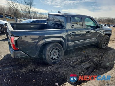 Trzecie zdjęcie samochodu z tyłu: 2025 TOYOTA TACOMA SR5 VIN:3TMKB5FN4SM036177 - miniatura