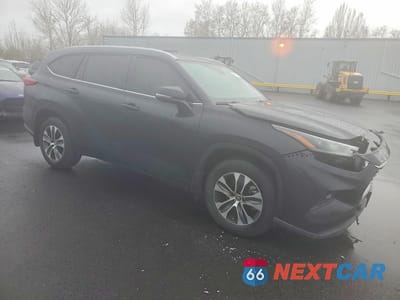 Czwarte zdjęcie samochodu z boku: 2023 TOYOTA HIGHLANDER XLE VIN:5TDKDRBH3PS508720 - miniatura