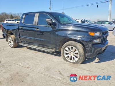 Czwarte zdjęcie samochodu z boku: 2020 CHEVROLET SILVERADO K1500 CUSTOM 5.3L V8 4WD VIN:1GCUYBEF4LZ180828 - miniatura