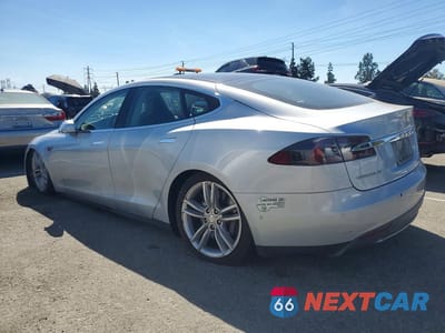 Drugie zdjęcie samochodu z przodu: 2015 TESLA MODEL S VIN:5YJSA1E26FF113287 - miniatura