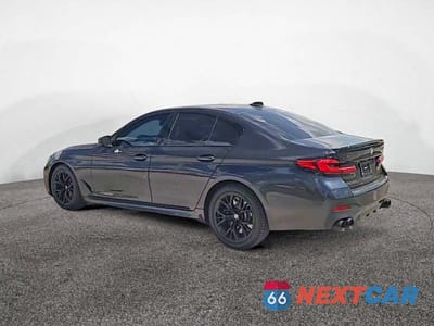 Trzecie zdjęcie samochodu z tyłu: 2021 BMW M550XI VIN:WBA13BK04MCF71483 - miniatura