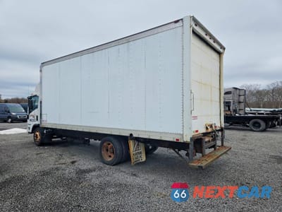 Trzecie zdjęcie samochodu z tyłu: 2013 ISUZU NPR HD BOX TRUCK VIN:54DC4W1BXDS802064 - miniatura