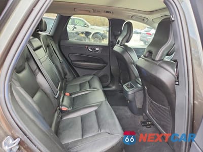 Zdjęcie 11 z 12 samochodu: 2019 VOLVO XC60 T5 VIN:LYV102RK5KB320103 - miniatura